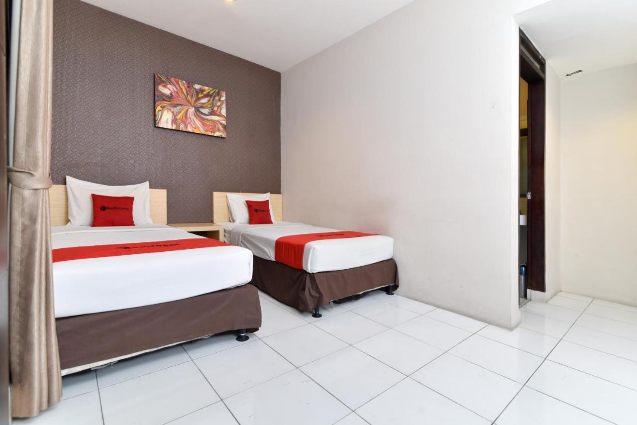 Reddoorz Plus @ Raya Legian Kültér fotó