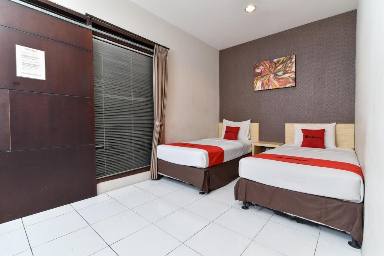 Reddoorz Plus @ Raya Legian Kültér fotó